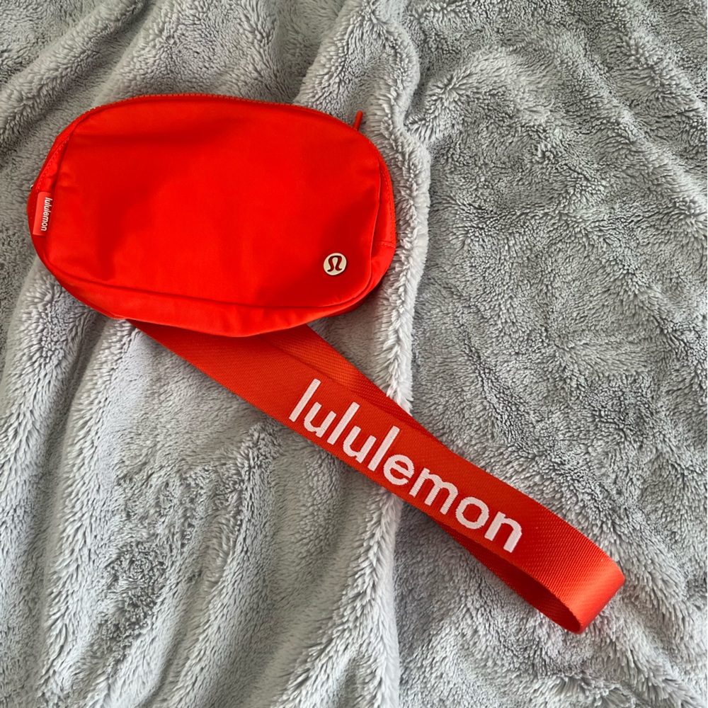 NWOT Lululemon solar orange belt bag